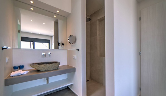 Villa Oniriko - Three Bedroom Villa, Sleeps 6