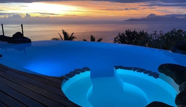 Villa Paradise Tahiti, an extraordinary view with a pool and jacuzzi & free car