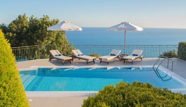 Villa Penelope, Boundless Sea and Mountain Views With Private Swimming Pool