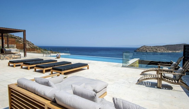 Villa Plaka Dimitra - Six Bedroom Resort, Sleeps 12
