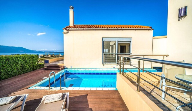 Villa Pounentes, a few meters from Nopigia Beach !