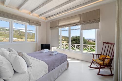 Villa Serene, Oasis Retreat 5 mins to Port by Explore Andros