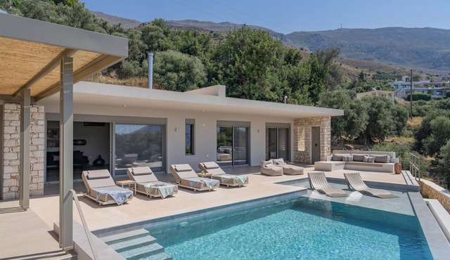 Villa Skali, with an infinity pool and Sea View