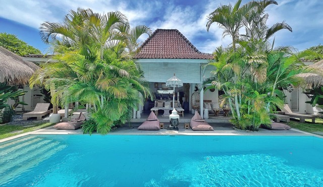 Villa Solo Macha 4 bedrooms located in the vibrant district of Seminyak Oberoi