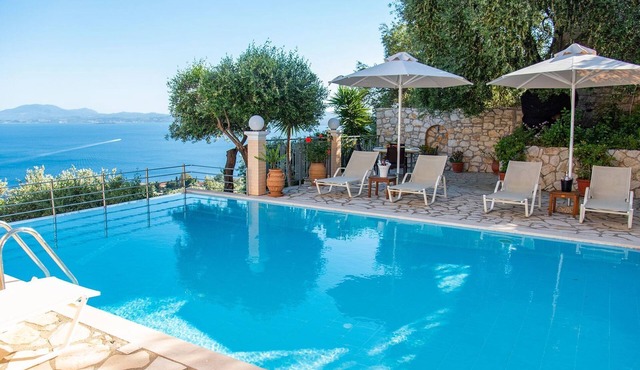 Villa Sotiris mit Pool und herrlichem Meerblick by Interhome