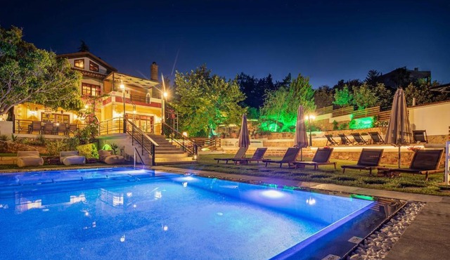 Villa Staras - With Private Heated Pool & Jacuzzi