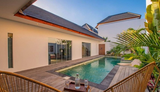 Villa Surya · Seminyak beach, rice field view 2 bedroom villa