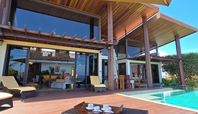 Villa Ta'u Here by Tahiti Homes, incredible architect-designed villa: pool and view