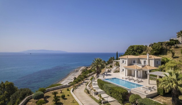 Villa Thalassa is a 3 bedroom Villa front of the sea with private swimming pool