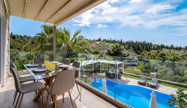 Villa "Thanasis" with Sea View, Private Pool & Wi-Fi