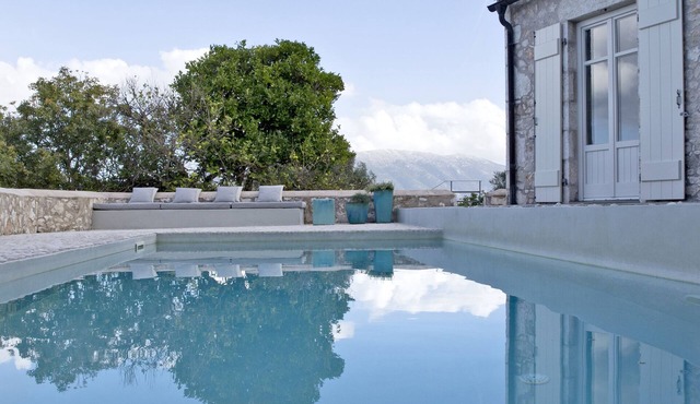 Villa To Throni