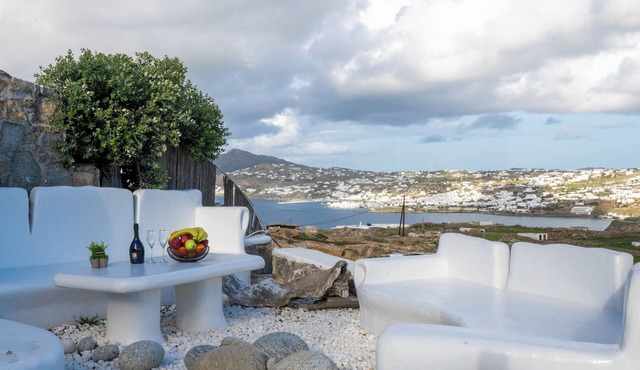 Villa Tommaso: Sea-View Cycladic Retreat with Panoramic Pool Bliss for 5 guests!