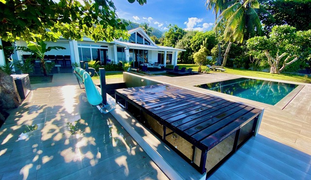 Villa Vaiava - private infinity pool on the beach