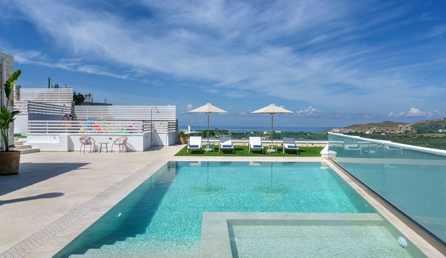 Villa Valentina, 2bedrooms relaxing retreat, w/private pool, playground and view