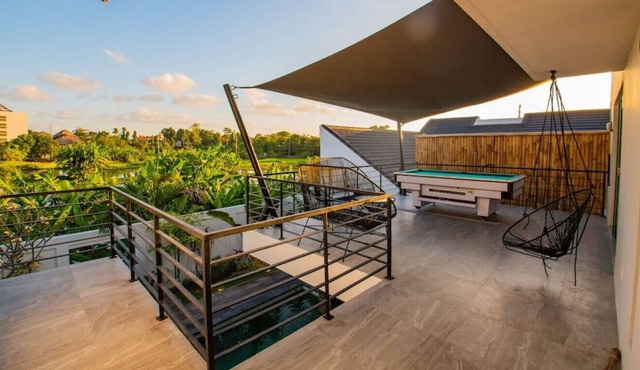 Villa Vamana · Seminyak Beach, Rice Field view 3 bedroom villa