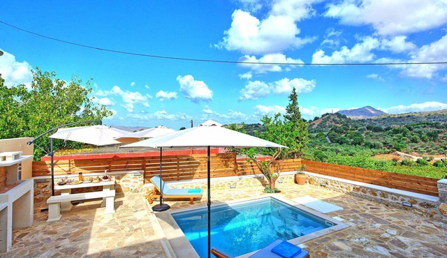 Villa Vicilla – Inland Crete vacation villa with pool, Greece