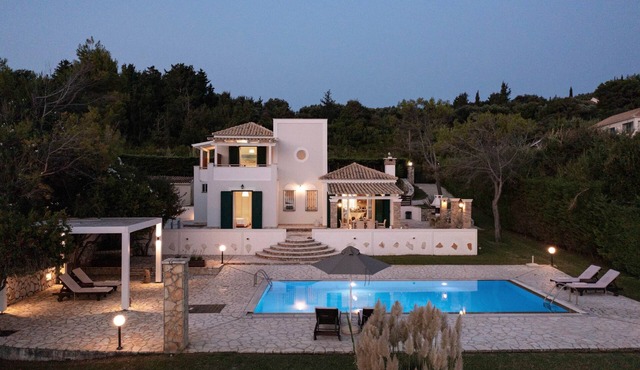 Villa Victoras- Beachfront Villa