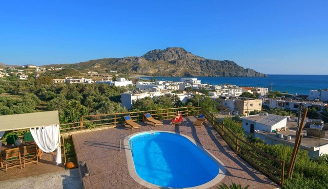 Villa w/Private Pool Walking distance to amenities