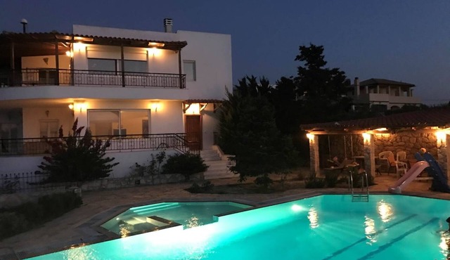 Villa with Private Pool, Jacuzzi & BBQ for up to 8 guests