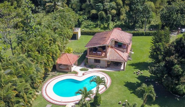 Villarosecaecolodgelosmogotes Poolfamily