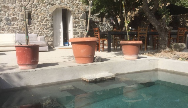 villasglamp. Old Stone House in 2 000 sqm garden. Plunge pool. Sea Views.
