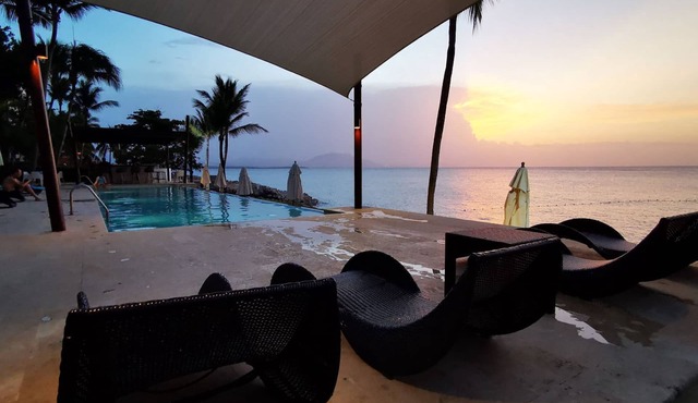 Walk to the Beach from a Secluded Oasis Free Weekly Maid Service. New listing!