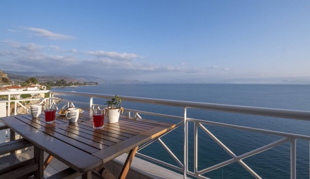 Waterfront Holiday apartment, in Kiveri, close to Nafplio, Mycenae, Peloponnese
