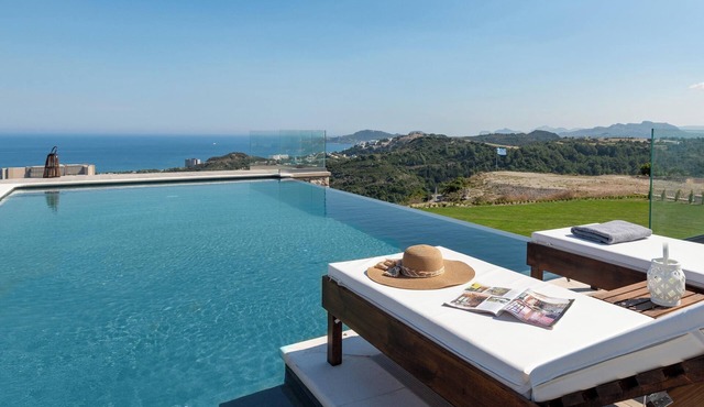 Waves of Blue Villa with Sea View