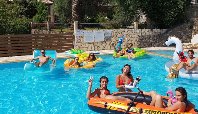 Welcoming. Relaxing Pool & Easy Access to Corfu Town Explore the Island easily