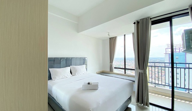 White Toned Style Studio At Lrt City Bekasi Apartment