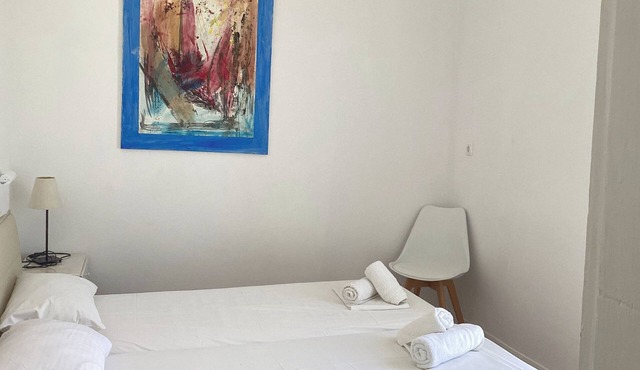 Windmill Rooms - overlooking the sea - short walk from shops and restaurants