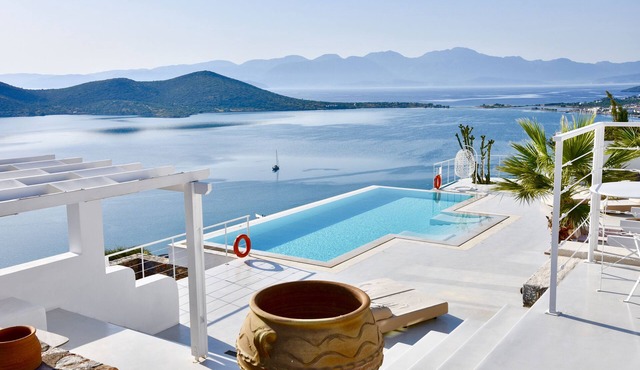 Wonderful Villa facing the sea: Dream Villa