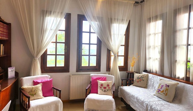 YALLA HOTEL CHOREFTO