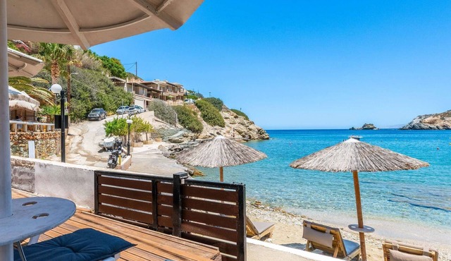 Your Family Beach Getaway: Pool, BBQ & Ocean at Your Doorstep!