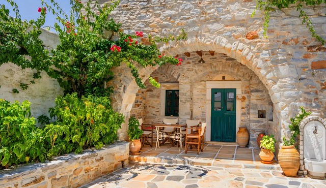 Zeus House Country Home with Mountain View, 2 Private Terraces & Wi-Fi
