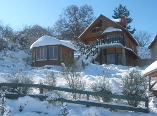 Zeus-Village οικισμός φινλανδικών chalet με πισίνα
