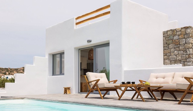 Zoe, Cycladic house with pool