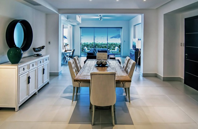 1BD beachfront condo in gated luxury residence, gym/pool, near everything