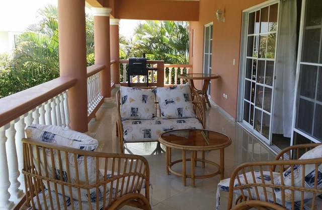 3-BD villa with private pool in central Sosua, guest-friendly, with Wi-Fi/TV