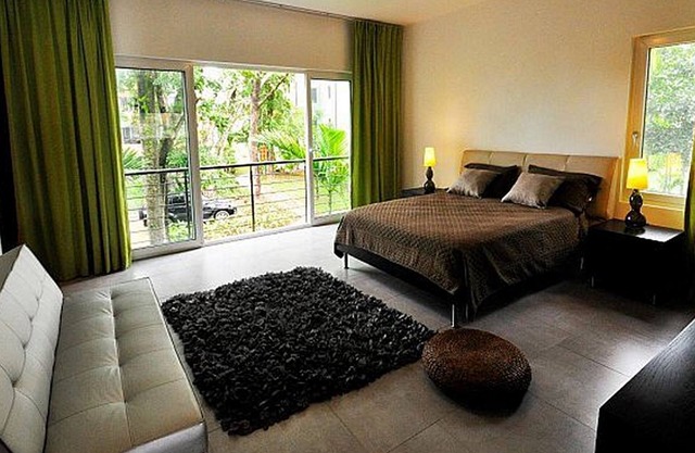 3BD kids-friendly residence on the beach, steps from shops and restaurants
