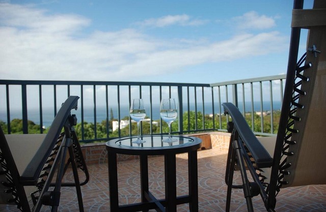 5BD villa on top of the hill with sea views, pool/Wi-Fi/cable TV/parking