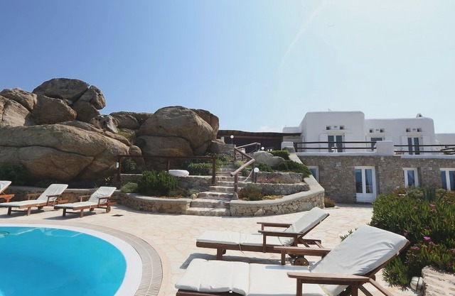 BlueVillas | Villa Grand Paradiso | Grand fun close to Super Paradise Beach