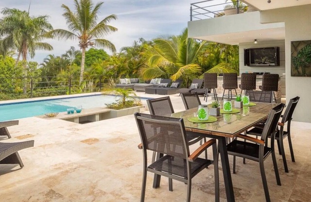Casa Linda Private 3 bedroom, 3 bath Villa sleeps 2-6 guest