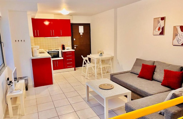 Elvita Apartments 