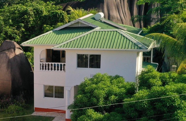 Holiday Beau Vallon Persons Bedrooms 