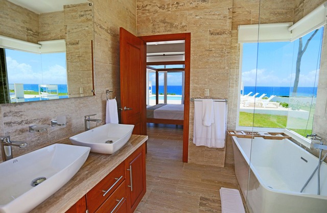 Oceanfront three-bedroom luxury villa #1