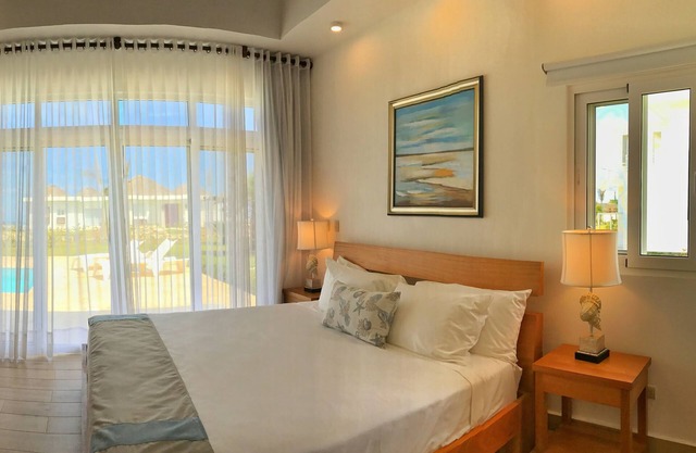 Oceanview three-bedroom luxury villa #15