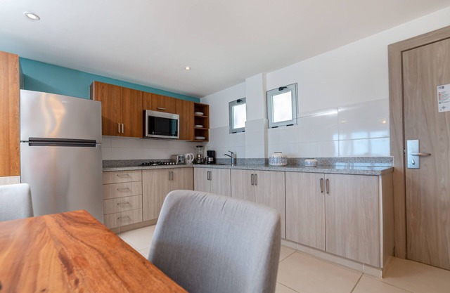 Outstanding 1 Bedroom Apartment, Pool View (B)