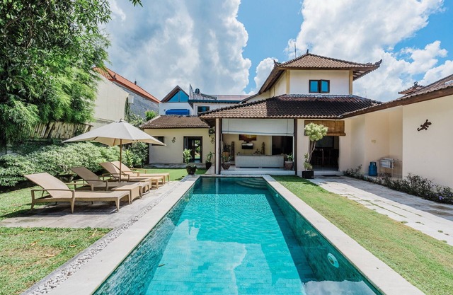 Spacious 4BR Villa In The HEART Of Seminyak! - Walking Distance to 'Eat Street'!