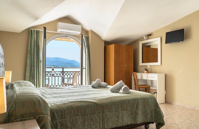Studio Apartment 'Zois 11' with Sea View, Wi-Fi and Air Conditioning